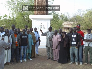 Tambacounda: Le mouvement M23 rassemblé au monument aux morts pour attendre le verdict du Conseil constitutionnel