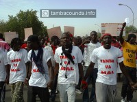 Bilan des manifestations à Tambacounda : Deux arrestations, des pneus  incendiés, barricades érigées, le domicile d’une conseillère régionale incendié